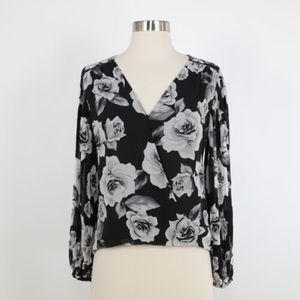 White House Black Market Blouse Top 4P Petite Floral Black Gray Pleated Sleeve